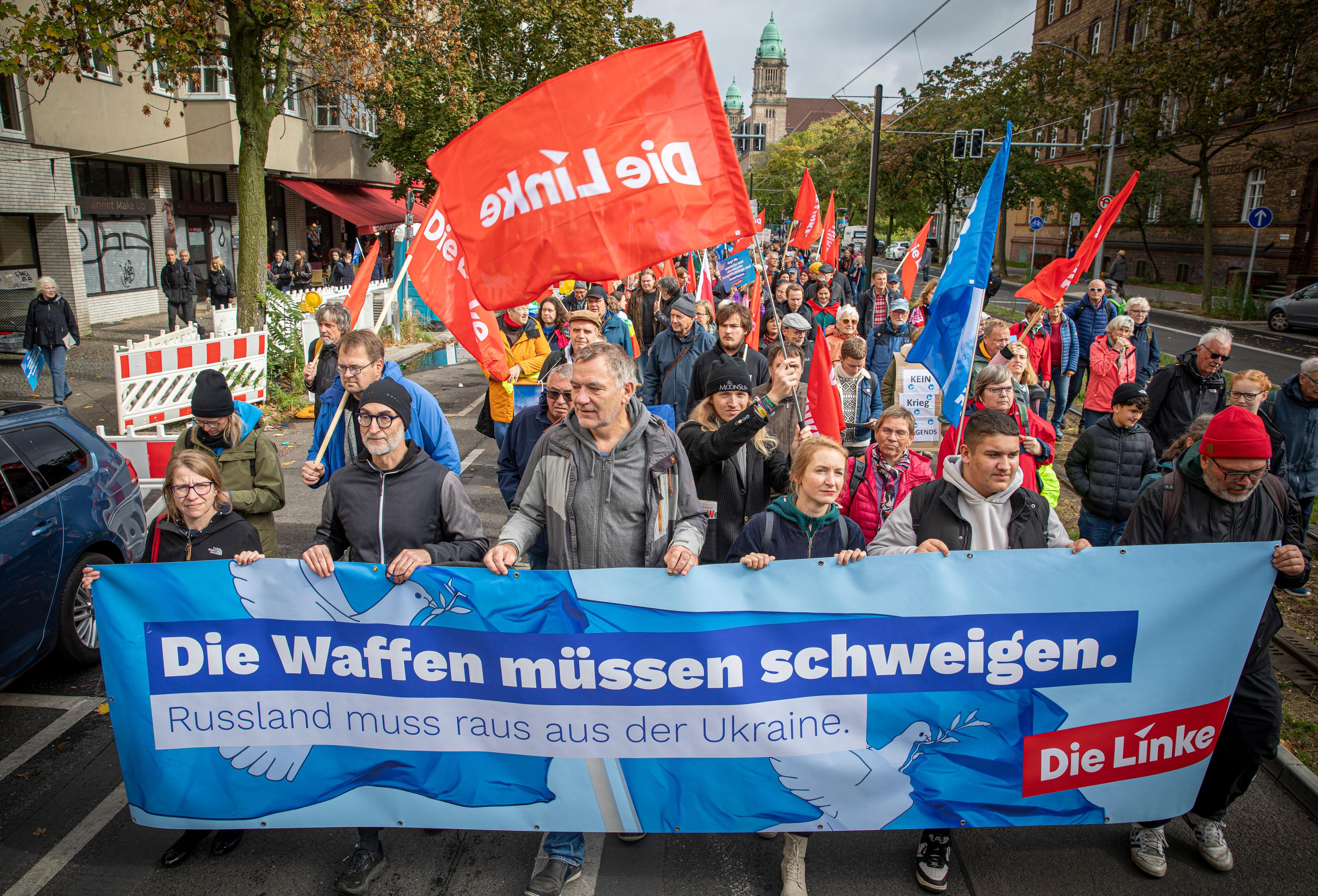 Die Linke bei der bundesweiten Friedensdemonstration in Berlin, 3. Oktober 2024.