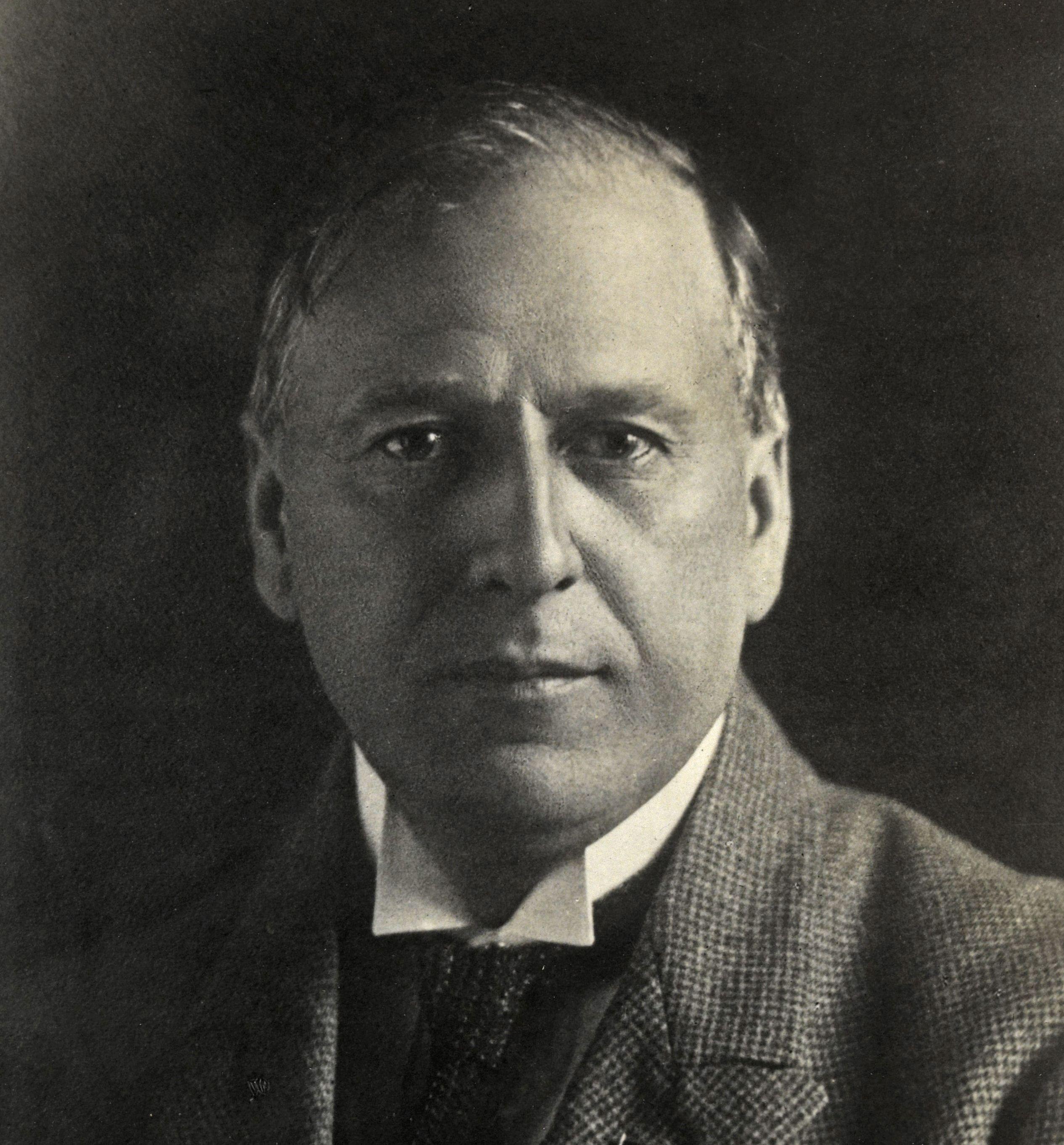 Christian Rakowski, fotografiert um 1920.
