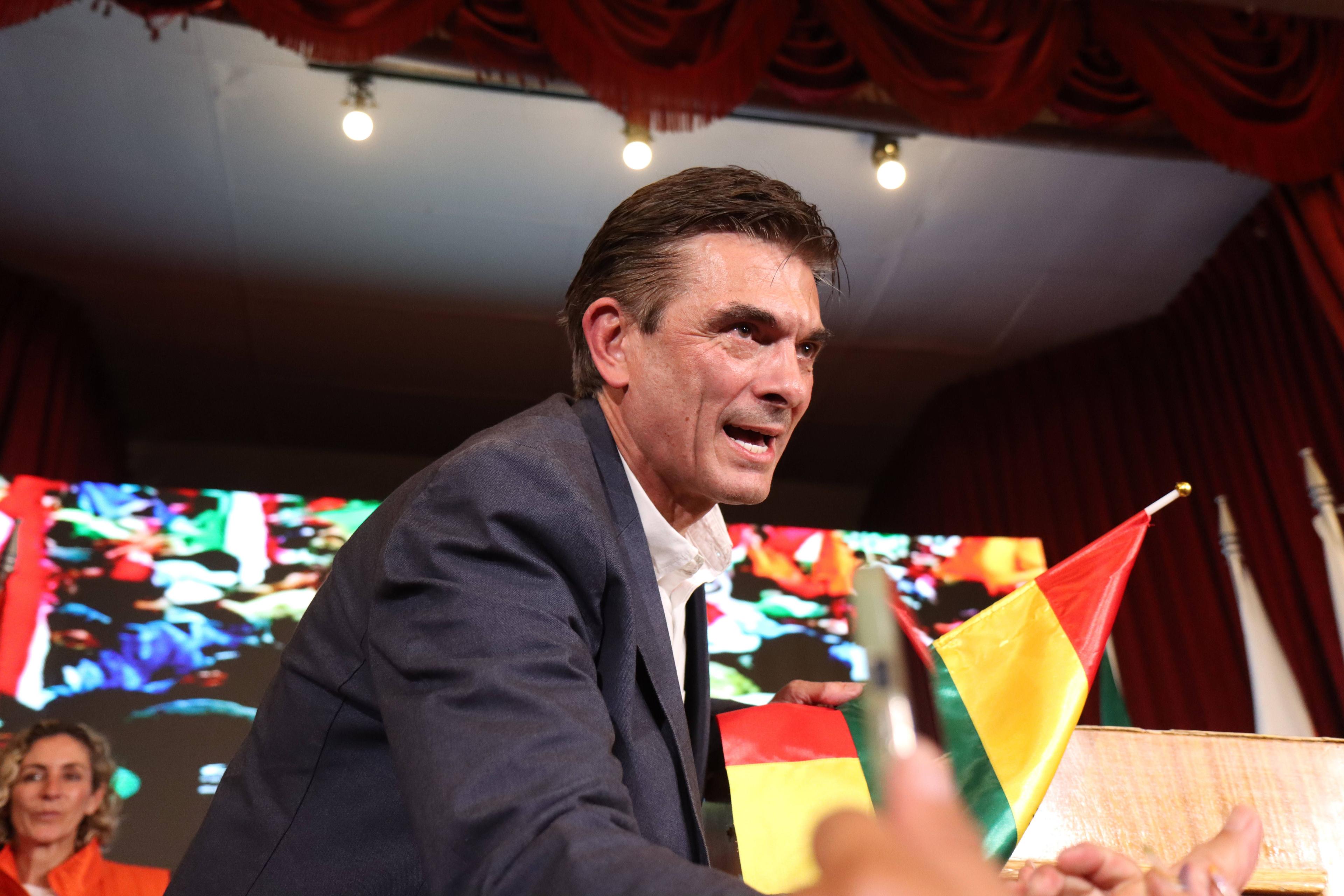 Rodrigo Paz feiert seinen vorläufigen Sieg in der bolivianischen Präsidentschaftsstichwahl in der Hauptstadt Paz, 19. Oktober 2025.