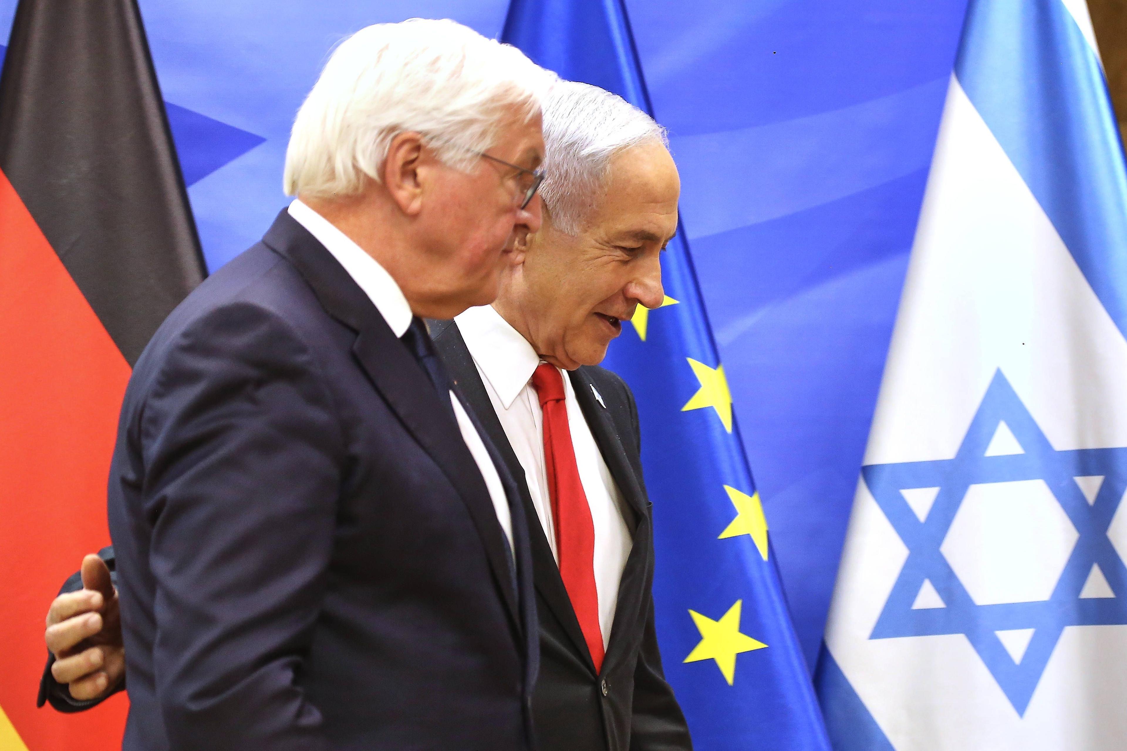 Bundespräsident Frank-Walter Steinmeier und der israelische Ministerpräsident Benjamin Netanjahu demonstrieren ihre Einigkeit während Steinmeiers Staatsbesuchs, 13. Mai 2025.