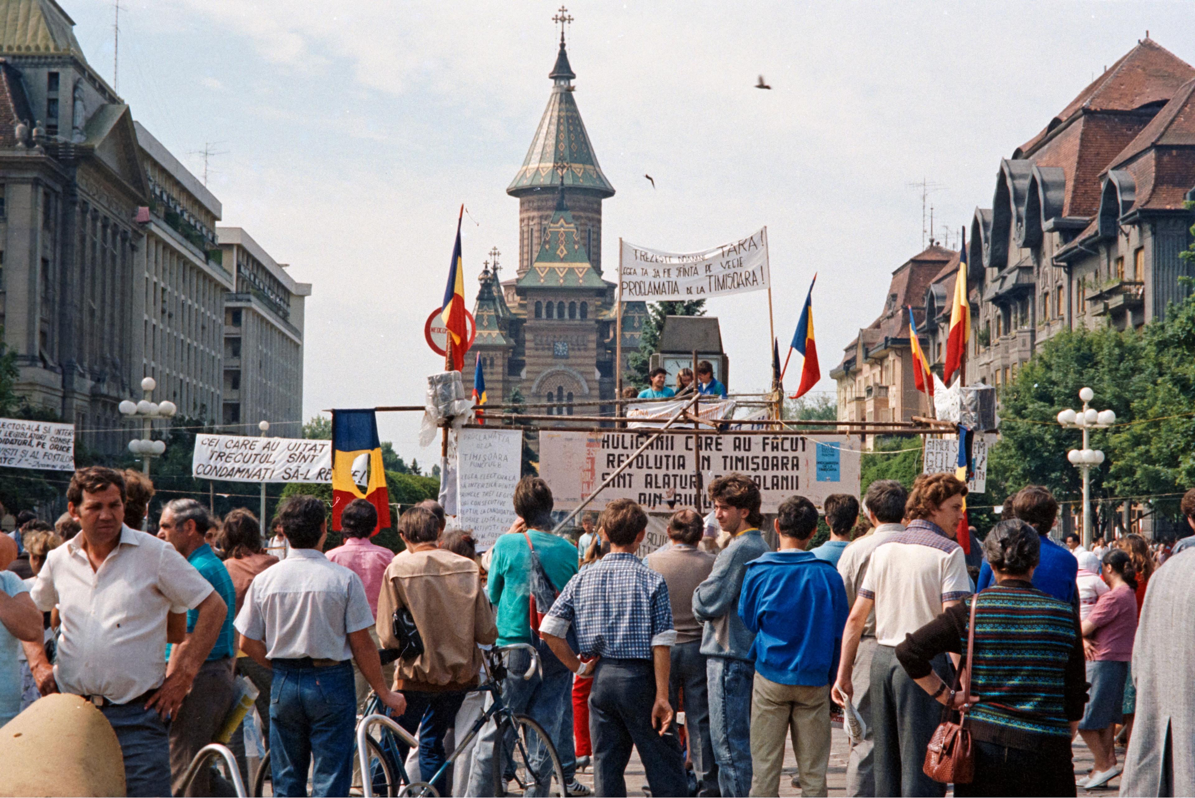 Rechte »antikommunistische« Dauerdemonstration gegen Iliescu und die FNR in Timișoara, vor den ersten freien Wahlen am 20. Mai 1990. Foto: Yves-Pierre Detemple