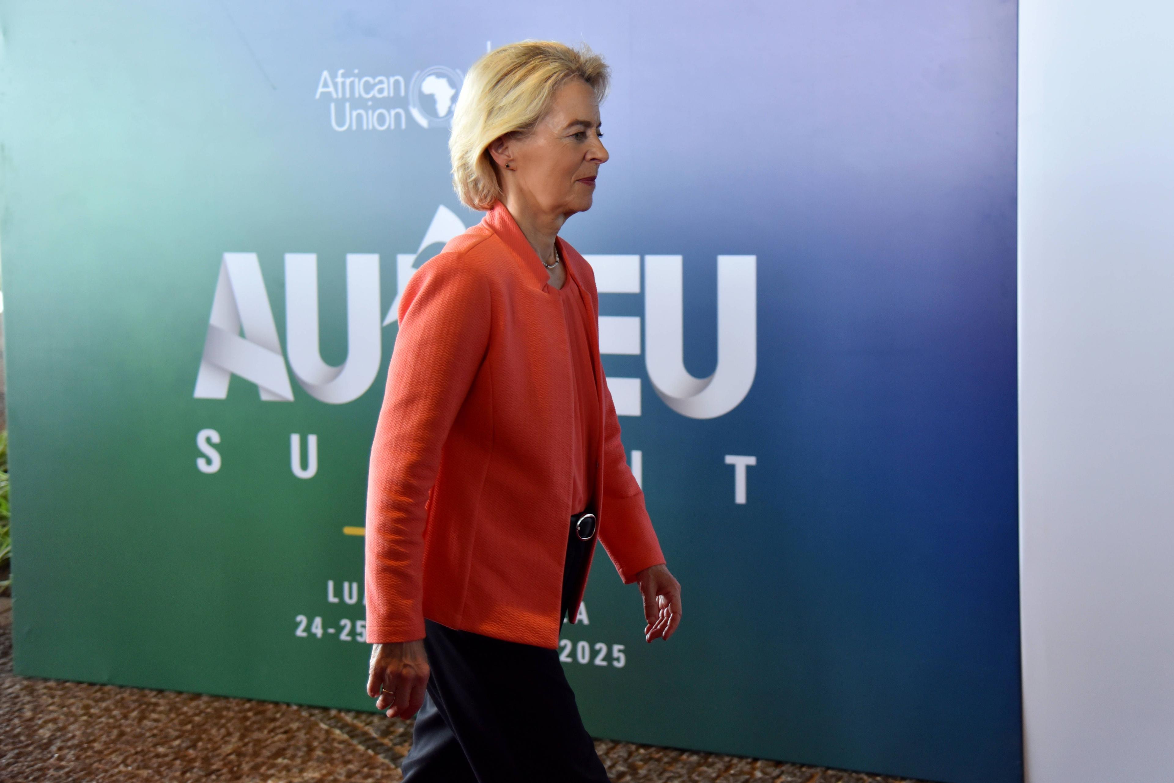Die Präsidentin der Europäischen Kommission, Ursula von der Leyen, beim 7. Gipfeltreffen der Afrikanischen Union und der Europäischen Union in Luanda, 24. November 2025.