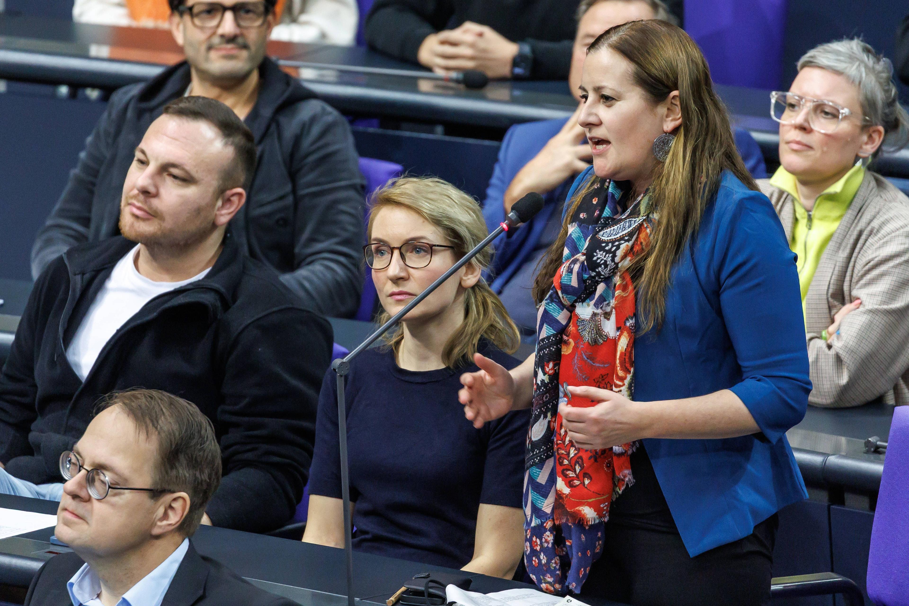 Janine Wissler spricht bei der Plenarsitzung im Bundestag, 5. Dezember 2025.