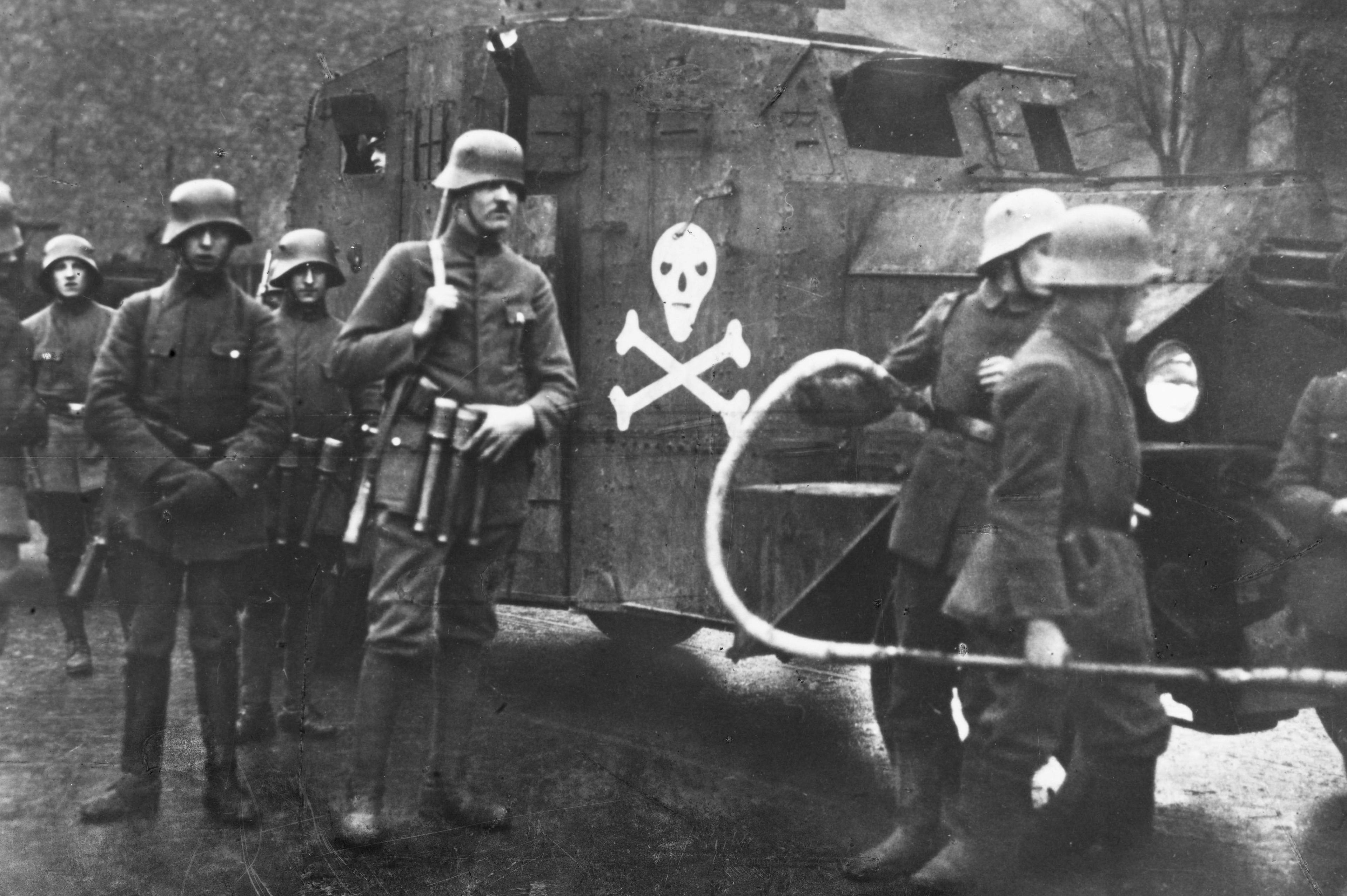 Vom Ersten Weltkrieg ertüchtigte Freikorps in der Weimarer Republik.