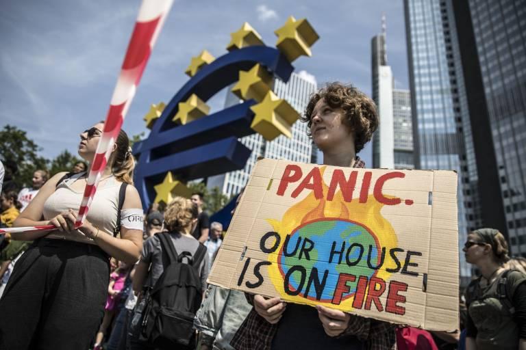 Demonstration für Klimaschutz vor der Europäischen Zentralbank in Frankfurt, 24. Mai 2019.