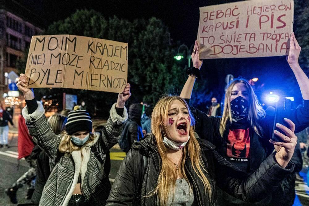 Seit das Verfassungsgericht am 22. Oktober das strenge polnische Abtreibungsrecht weiter verschärfte, regt sich lautstarker Protest.