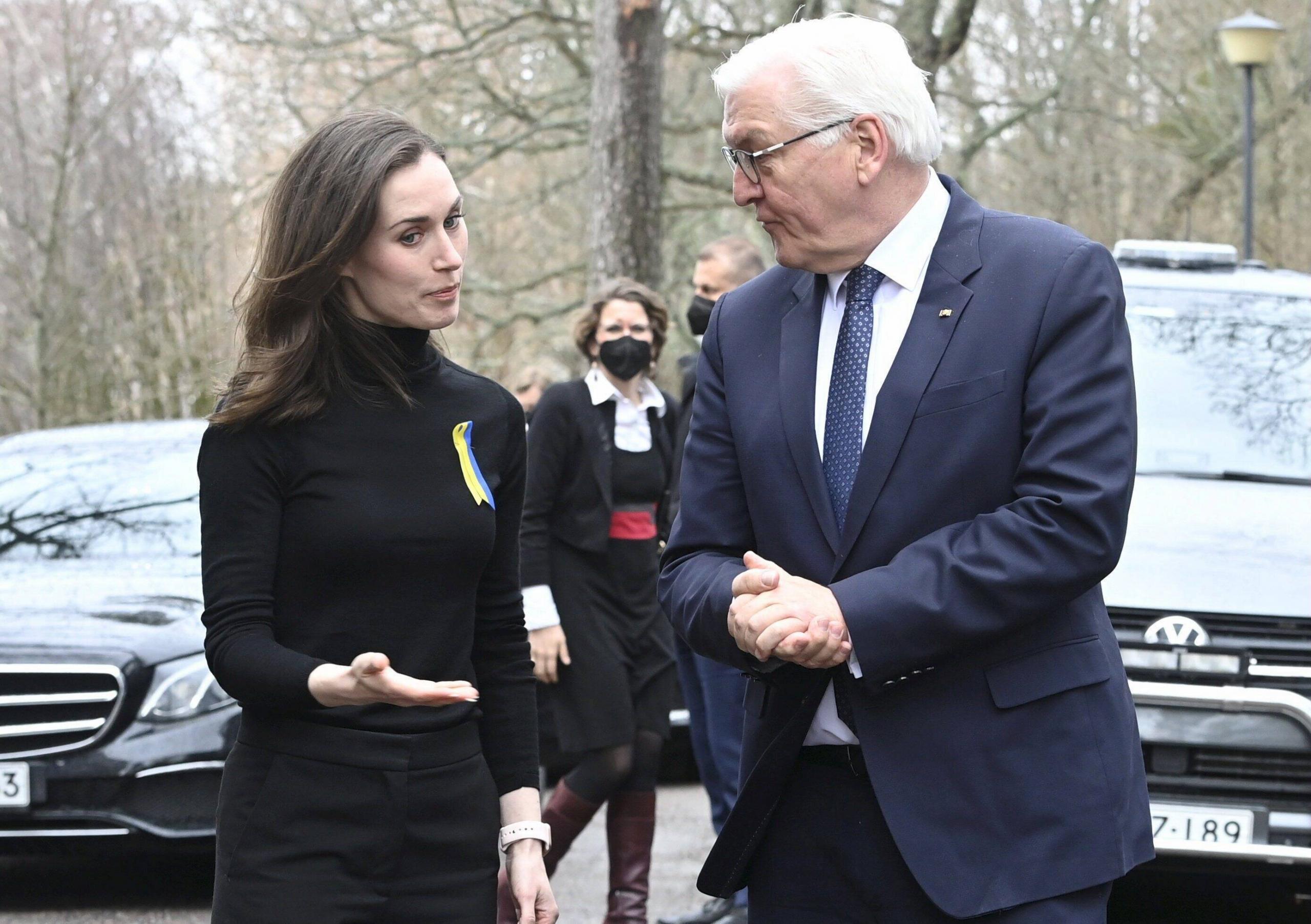 Die finnische Ministerpräsidentin Sanna Marin und der deutsche Bundespräsident Frank-Walter Steinmeier in Helsinki, 8. April 2022.
