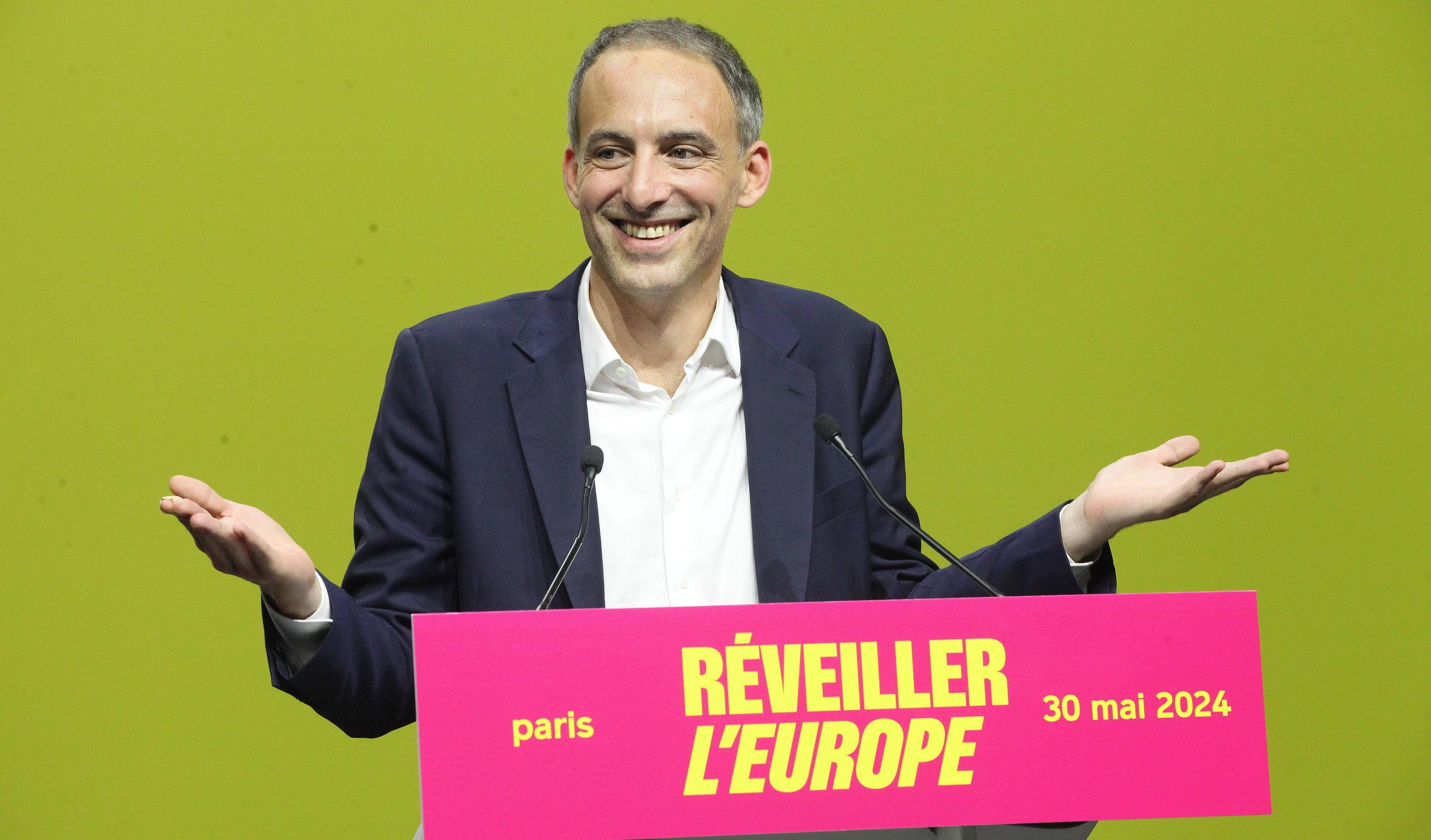 Raphaël Glucksmann spricht auf einer Wahlkampfveranstaltung der Parti Socialiste in Paris, 30. Mai 2024.