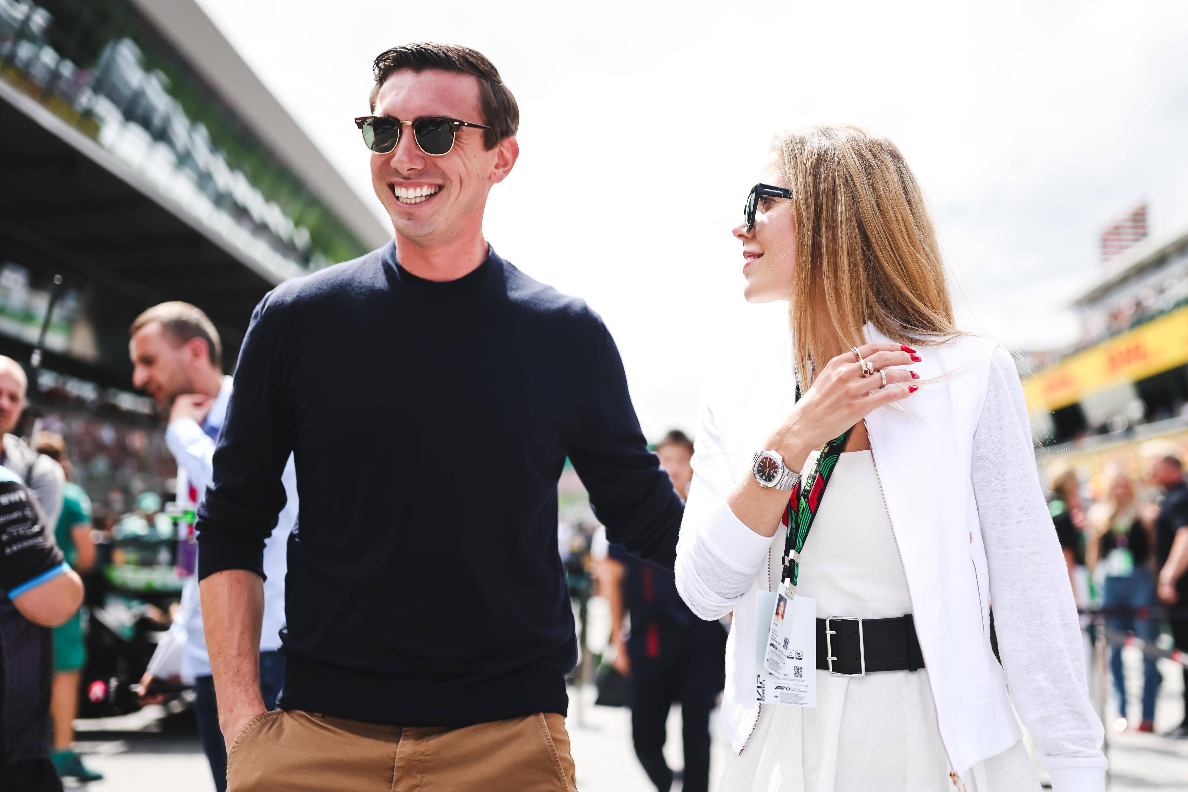 Mark Mateschitz, Sohn des verstorbenen Red-Bull-Mitbegründers Dietrich Mateschitz, mit Victoria Swarovski in der Startaufstellung der Formel 1 in Spielberg.