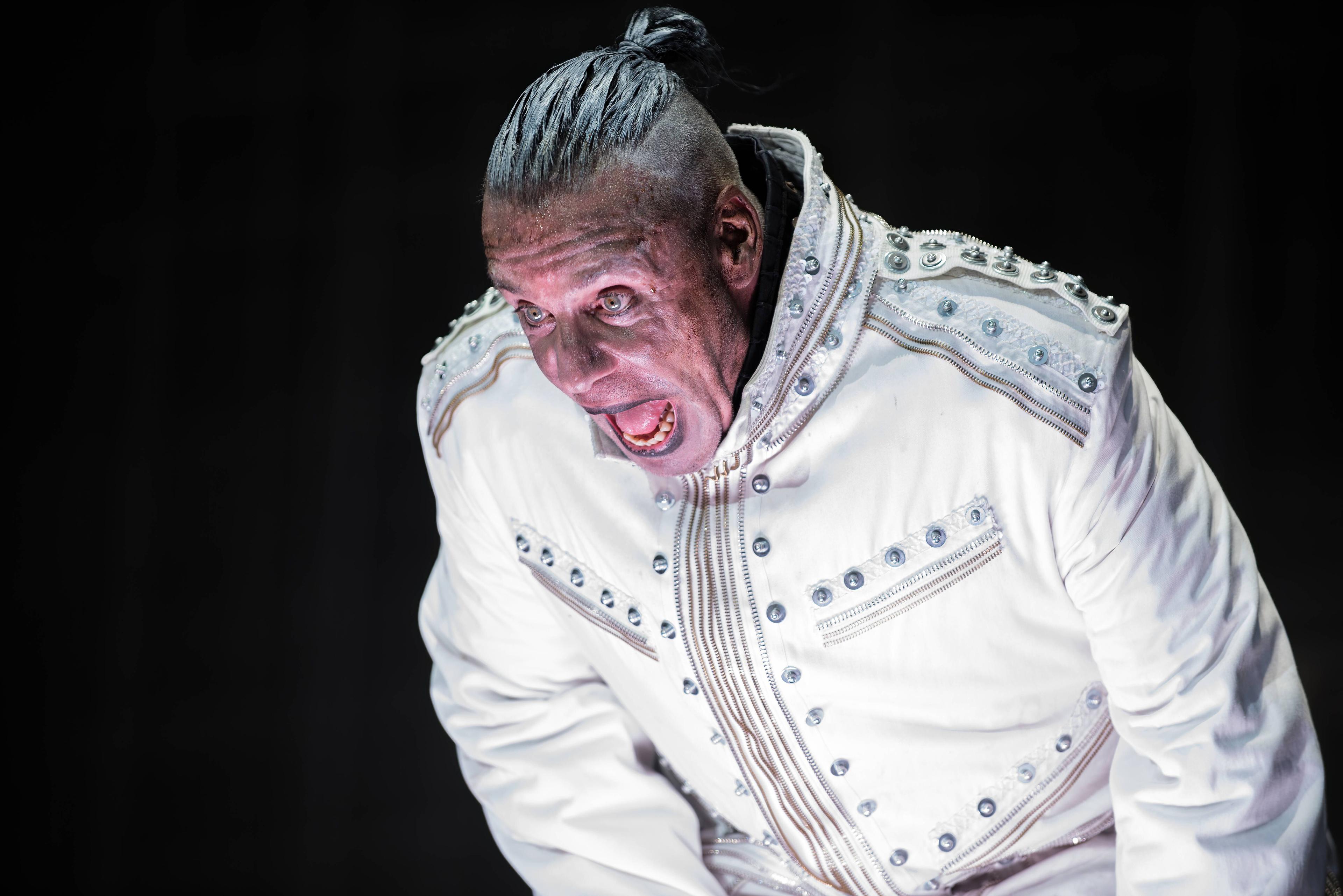 Till Lindemann reiht sich in eine lange Liste reicher Männer ein, gegen die in den letzten Jahren schwere Missbrauchsvorwürfe erhoben wurden.