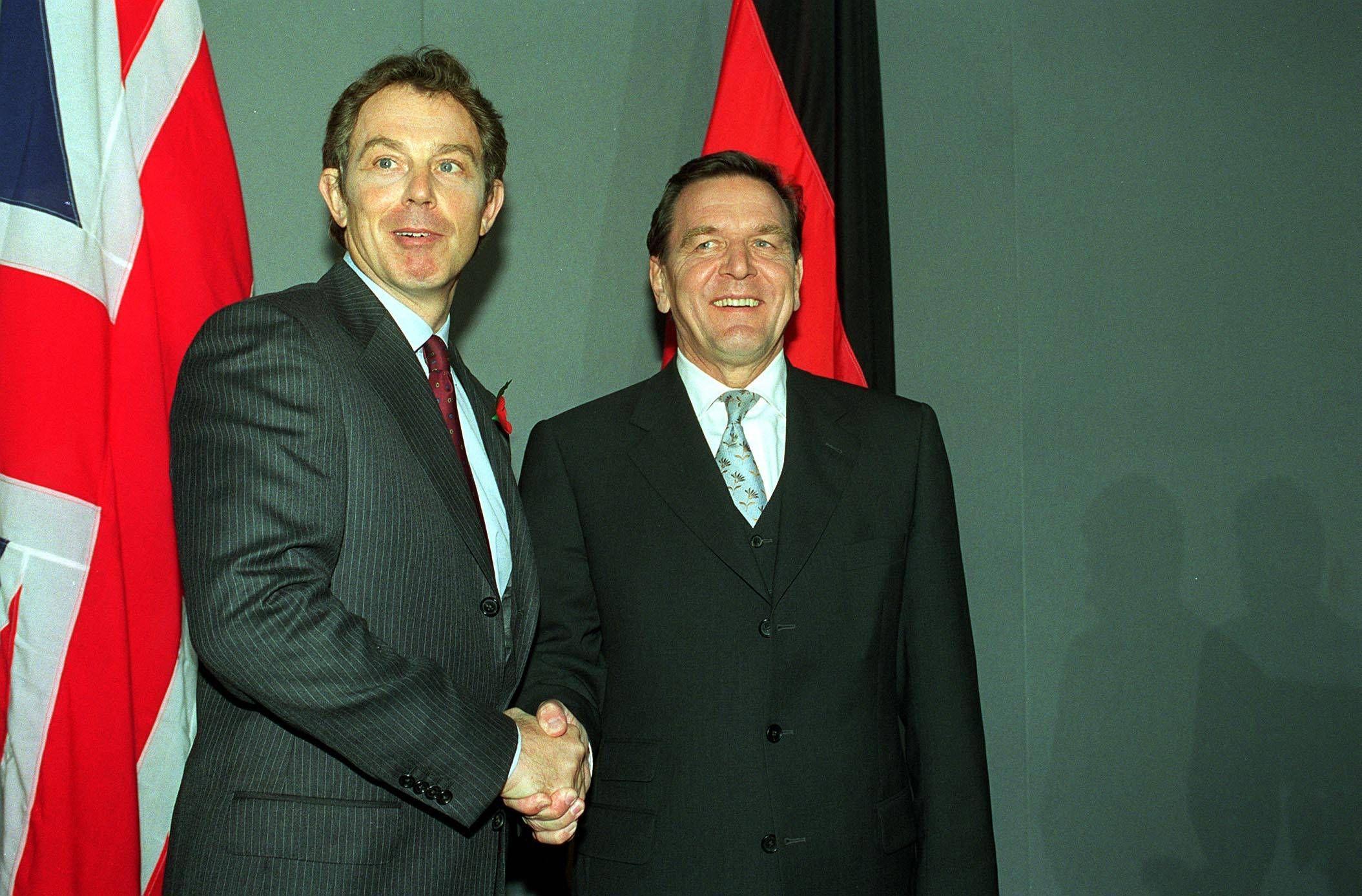 Zwei, die sich einig sind: Tony Blair und Gerhard Schröder, November 1998.