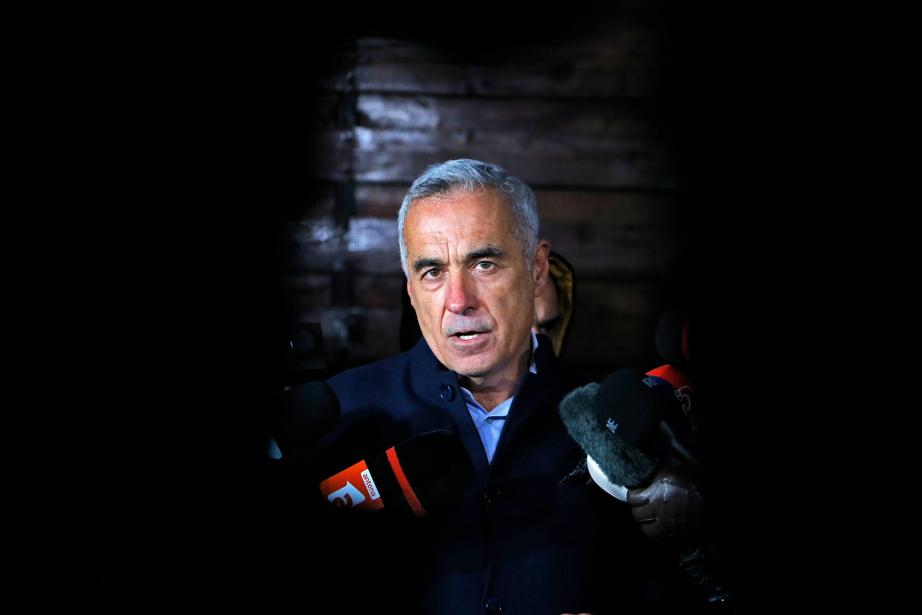 Der parteilose rechtsextreme Kandidat Călin Georgescu hat die erste Wahlrunde überraschend gewonnen.