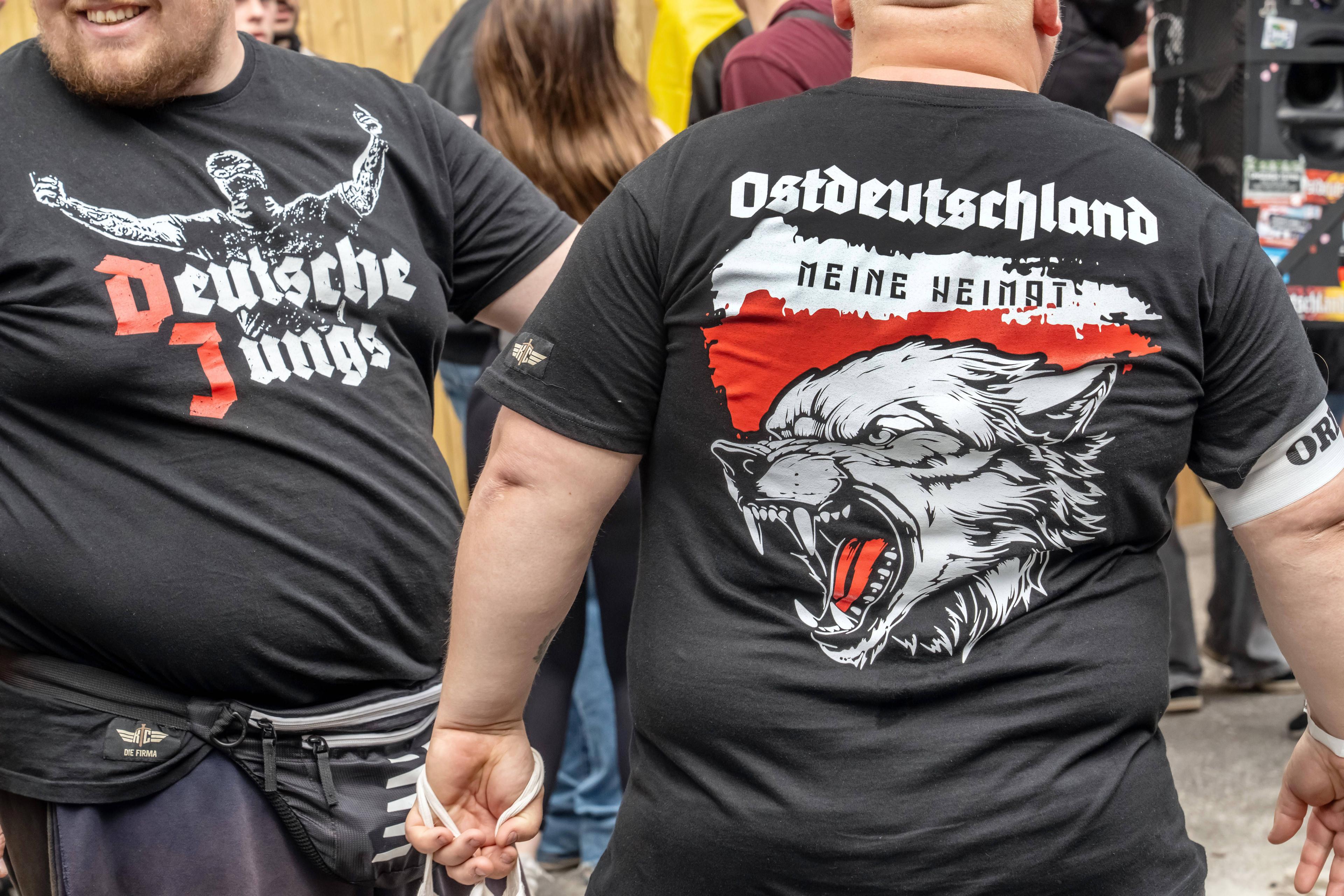 Rechtsextreme demonstrieren »gegen Volksverrat« auf dem Alexanderplatz in Berlin, 1. Juni 2025.
