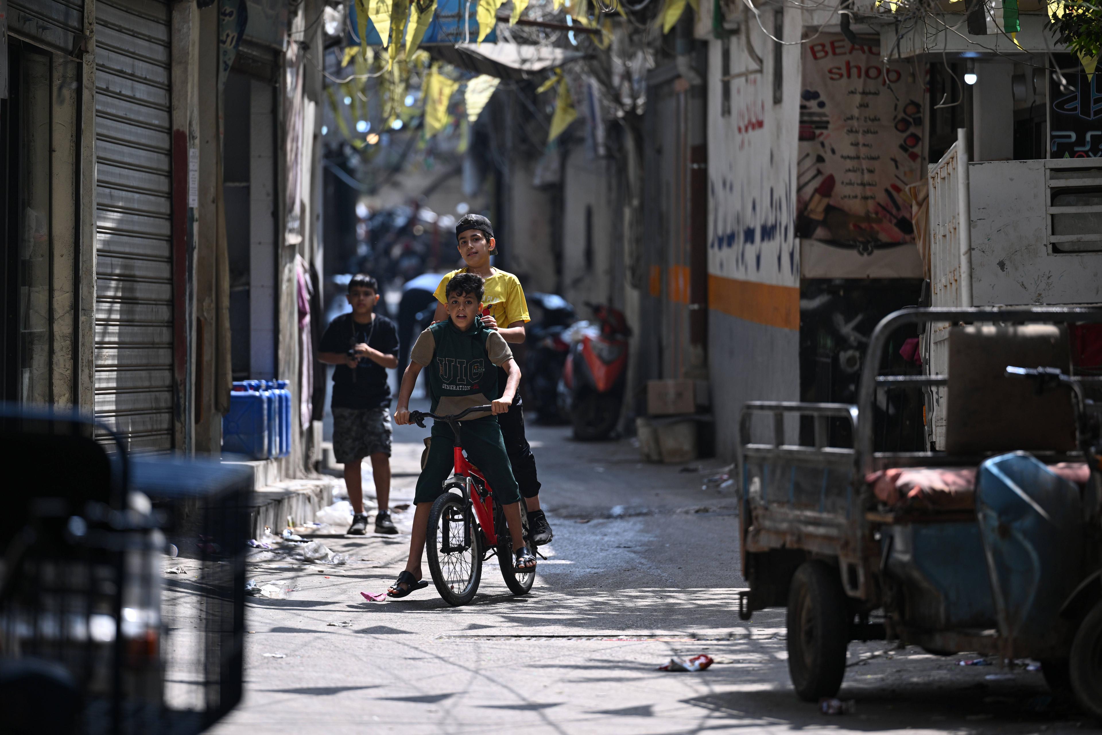 Palästinensische Kinder in einem Flüchtlingslager in Beirut.
