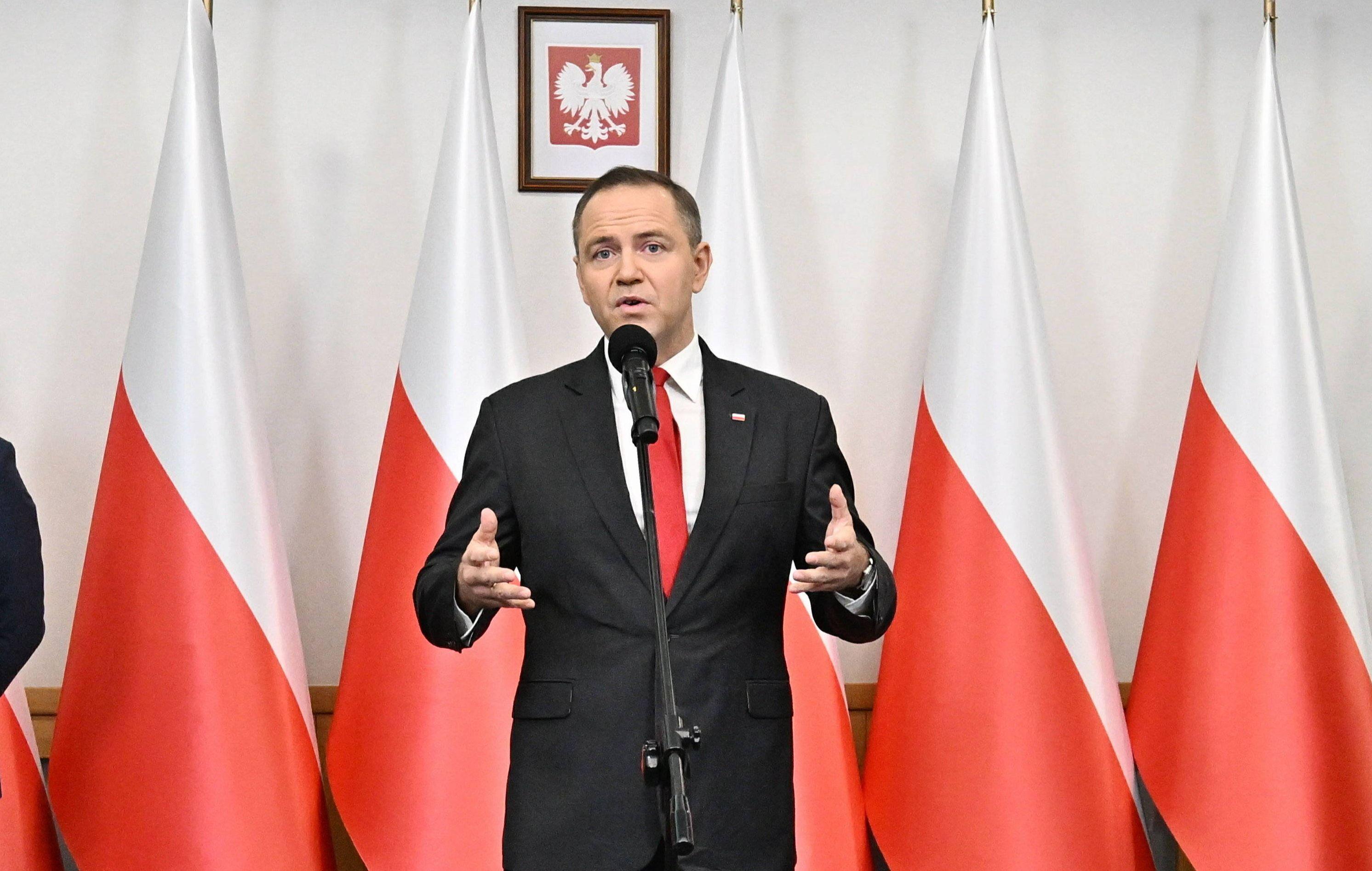 Polens Präsident Nawrocki hat per Veto Kürzungen bei den Sozialhilfen für Geflüchtete durchgedrückt.