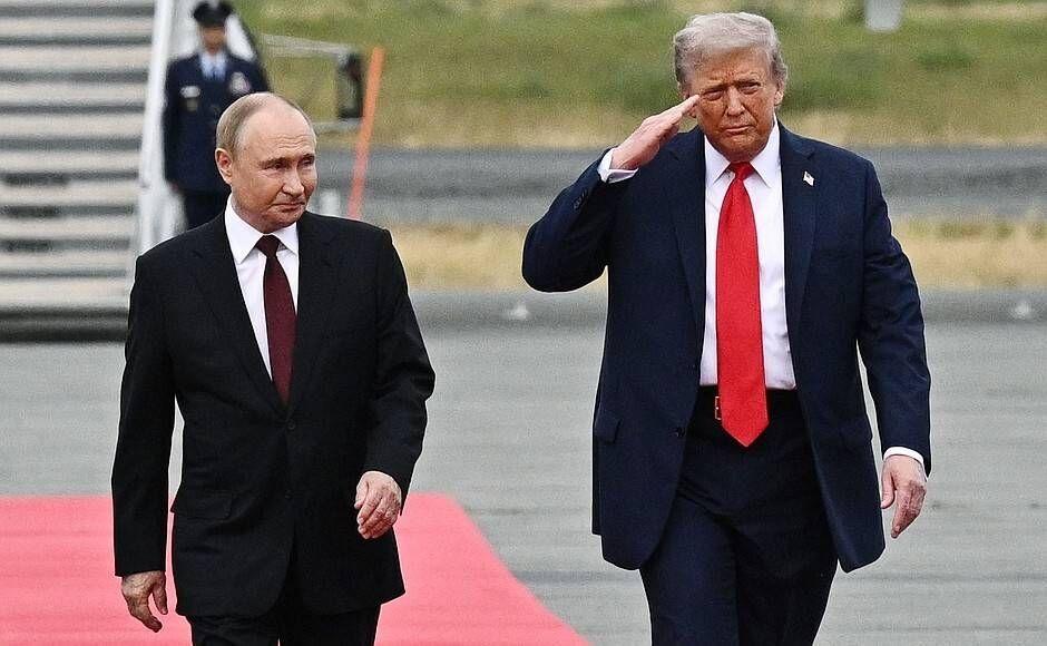 Trump empfängt Putin auf rotem Teppich in Alaska, 15. August 2025.