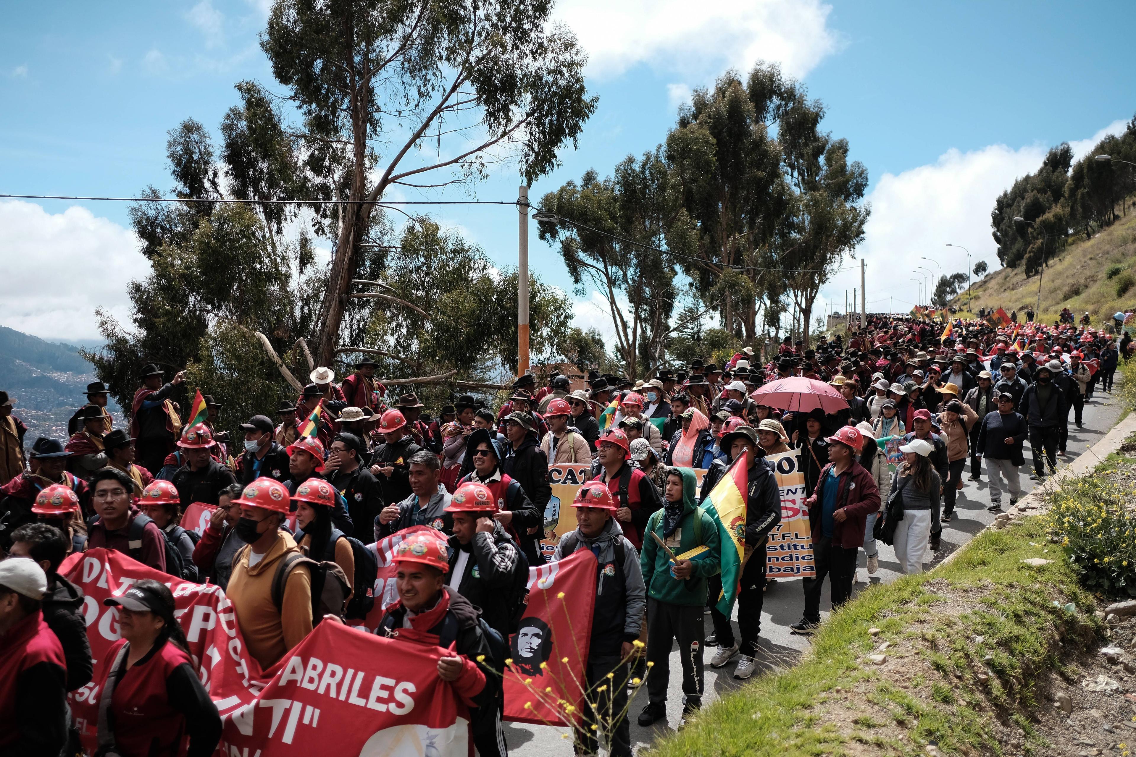 Bolivianische Arbeiterinnen und Arbeiter protestieren gegen Kürzungen der Treibstoffsubventionen, nachdem Gespräche mit der Regierung gescheitert sind, 5. Januar 2026.