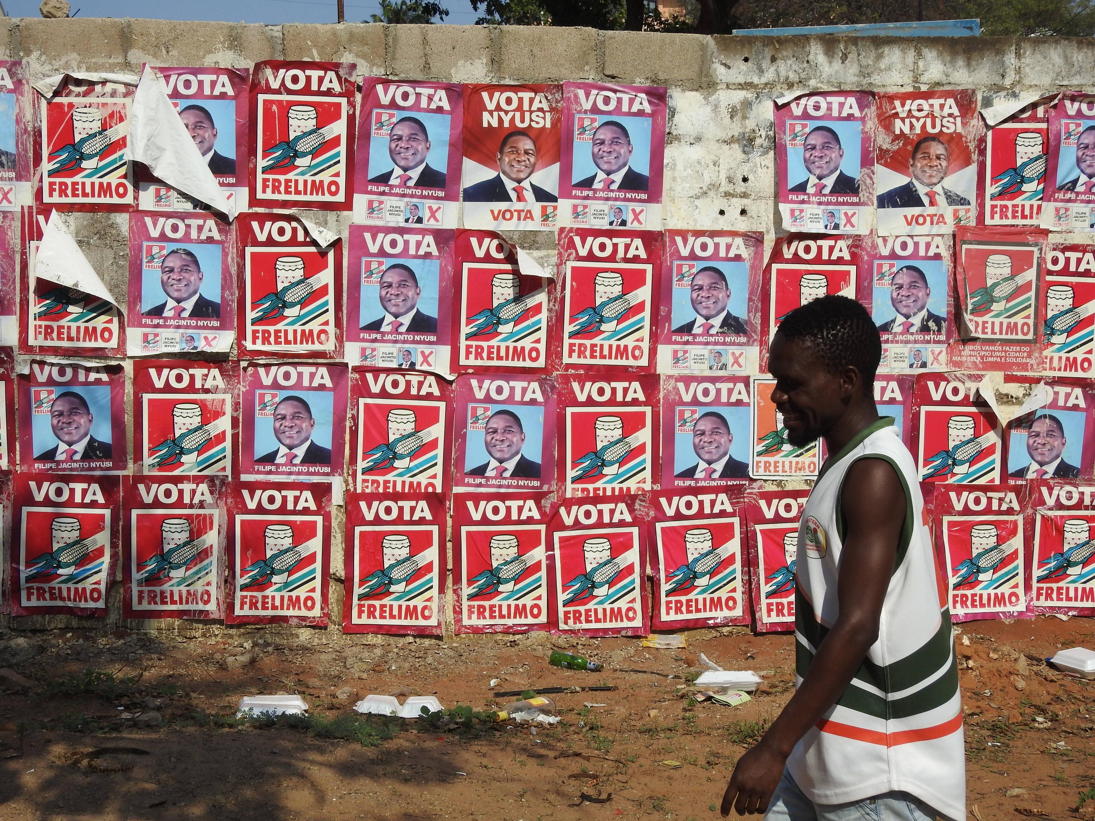 Wahlplakate der amtierenden FRELIMO in Mosambiks Hauptstadt Maputo.