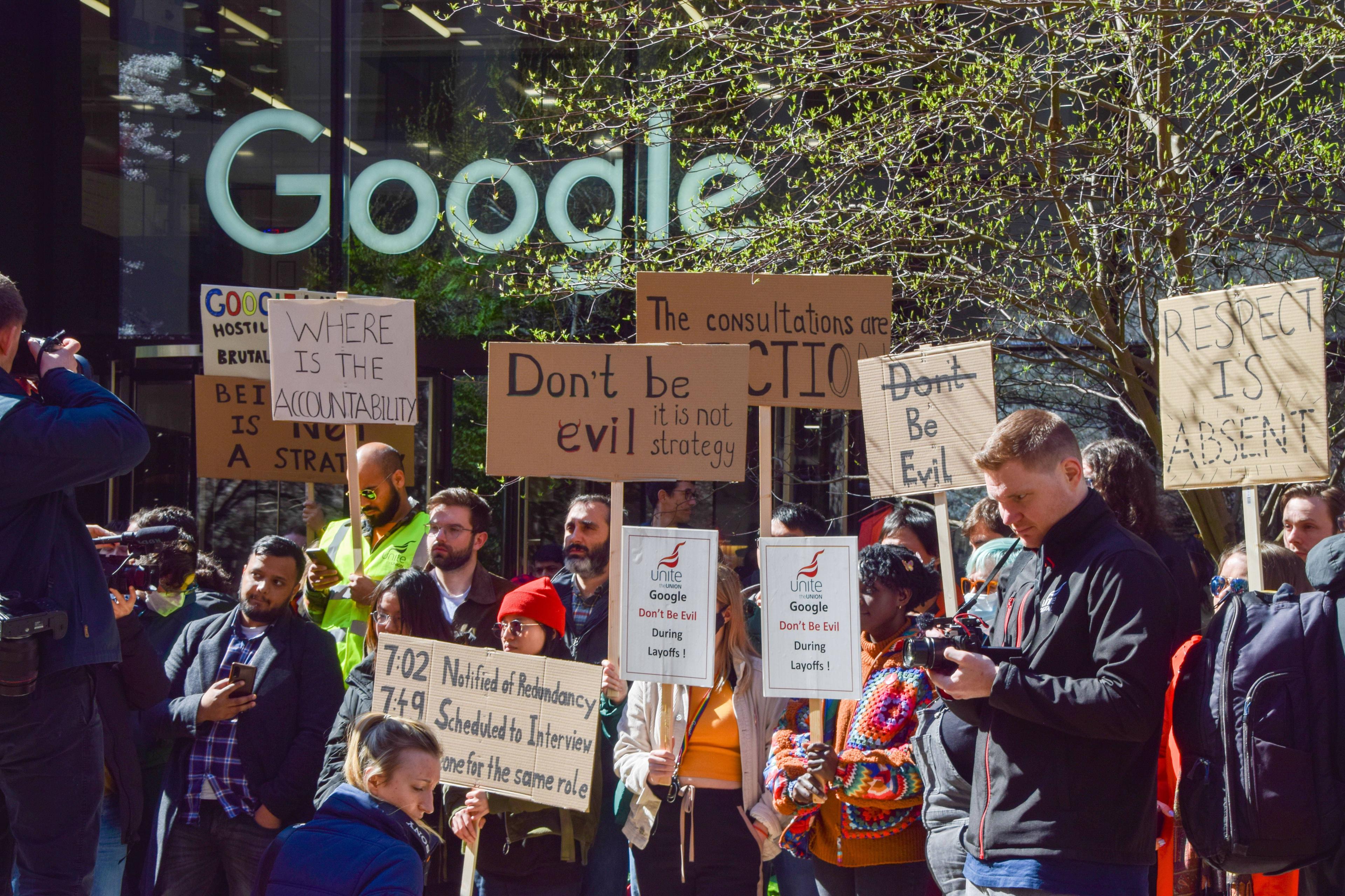 Protestierende Google-Beschäftigte in London. Dass »Don't be evil« keine ausreichende Strategie ist, gilt nebenher auch für die Genossenschaftsbewegung.