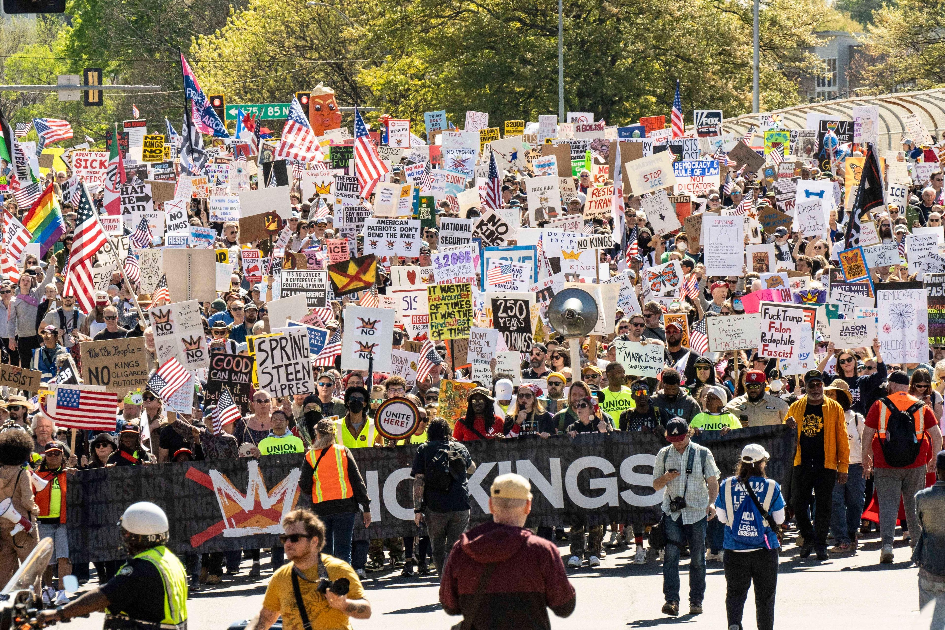 Ein »No-Kings«-Protest in Atlanta am 28. März 2026.