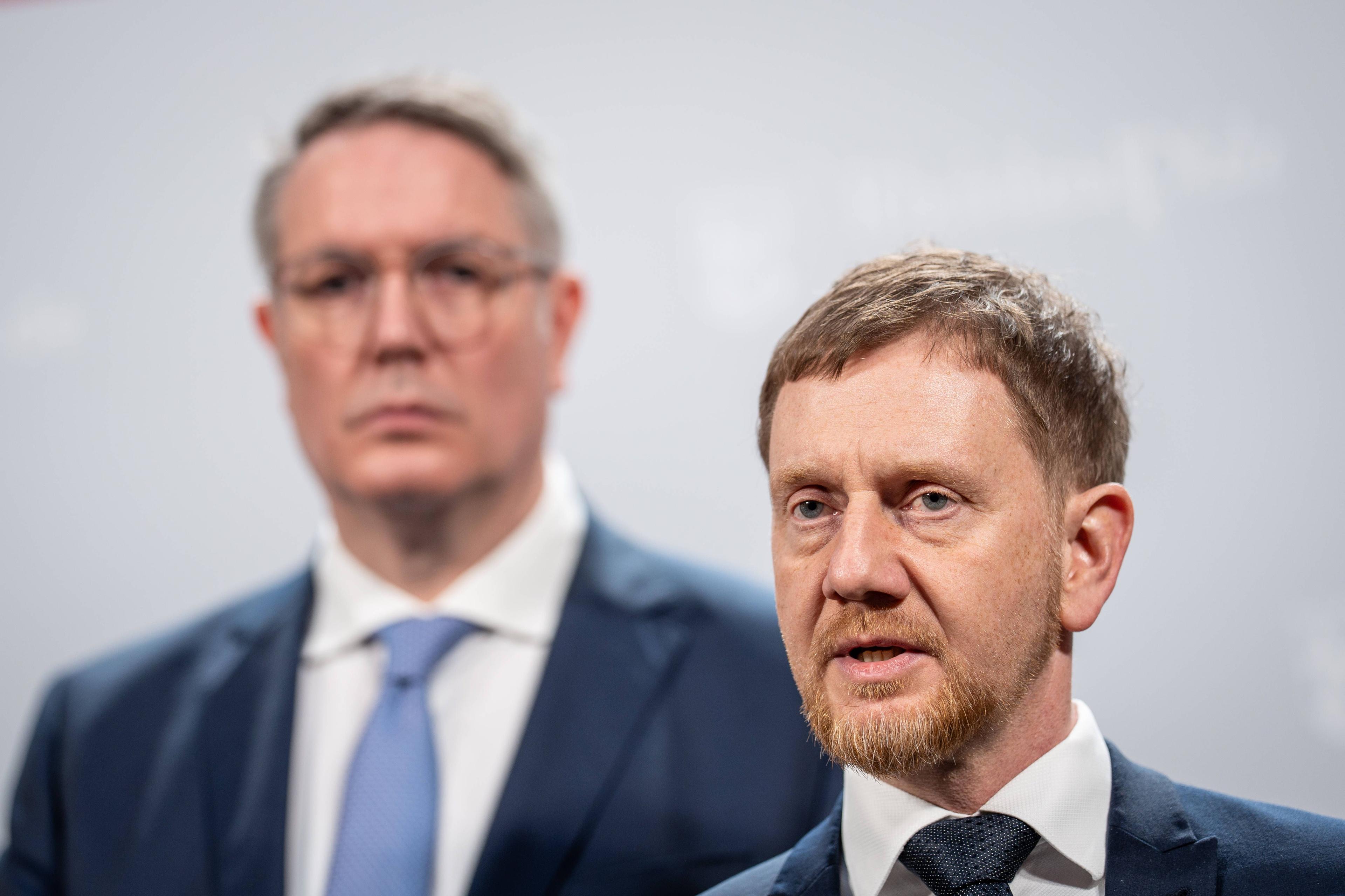 Michael Kretschmer, Ministerpräsident von Sachsen, und Alexander Schweitzer, Noch-Ministerpräsident von Rheinland-Pfalz bei der MPK im am 5. März 2026.