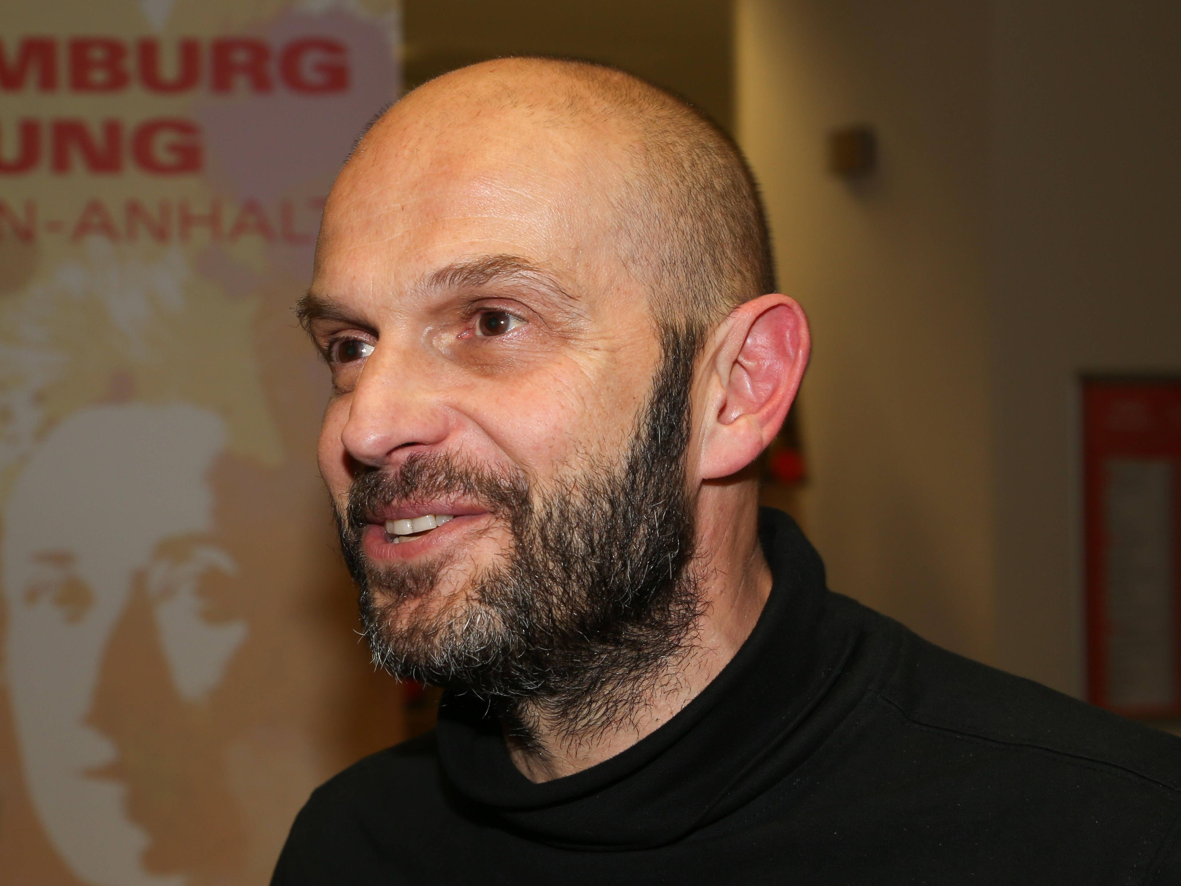 Marco Bülow, hier bei einer Lesung im Jahr 2023, hat sich nie an den Betrieb angepasst.